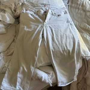 White Levi’s Capri pants
